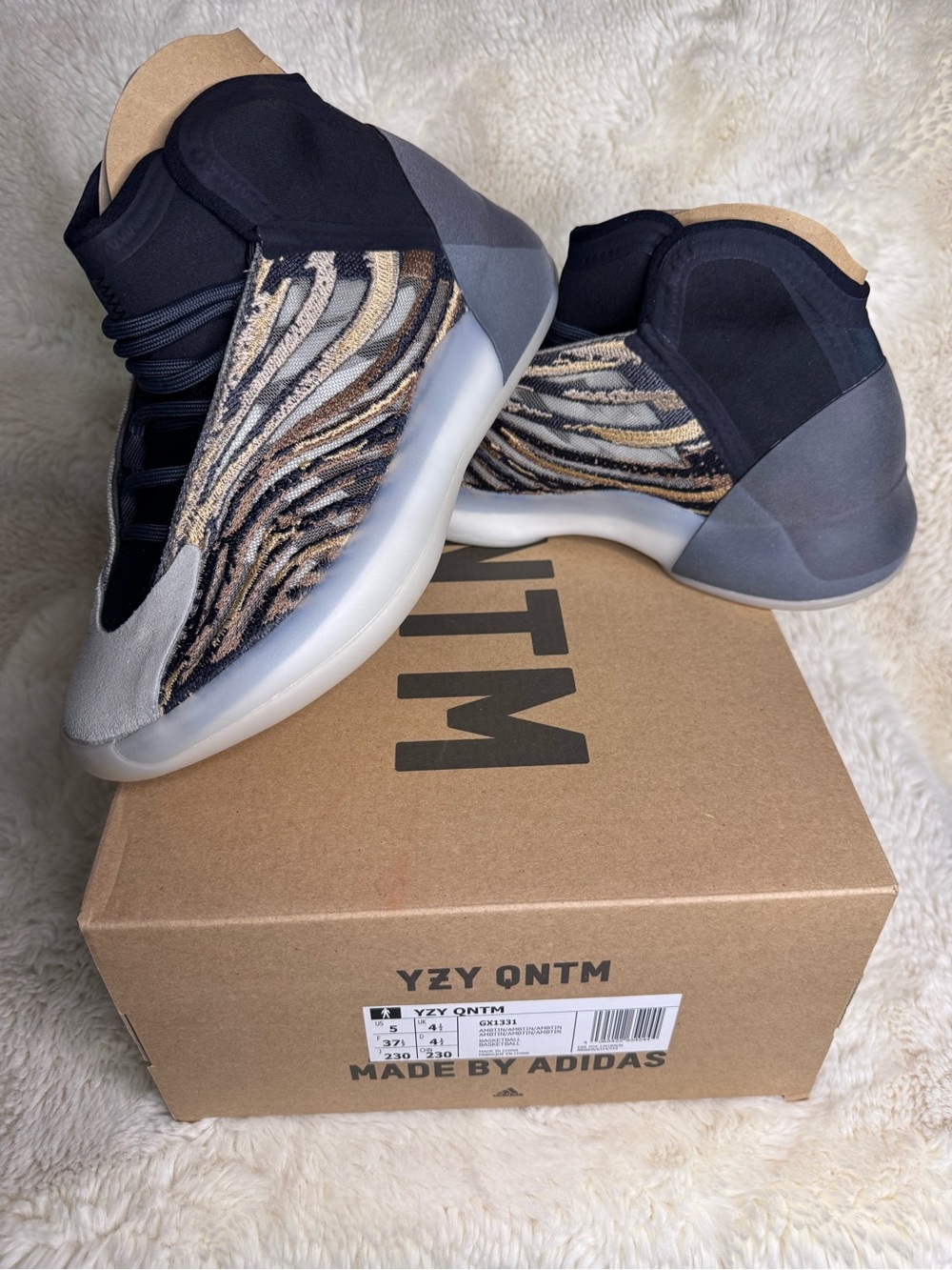 adidas Yeezy QNTM -Size 5